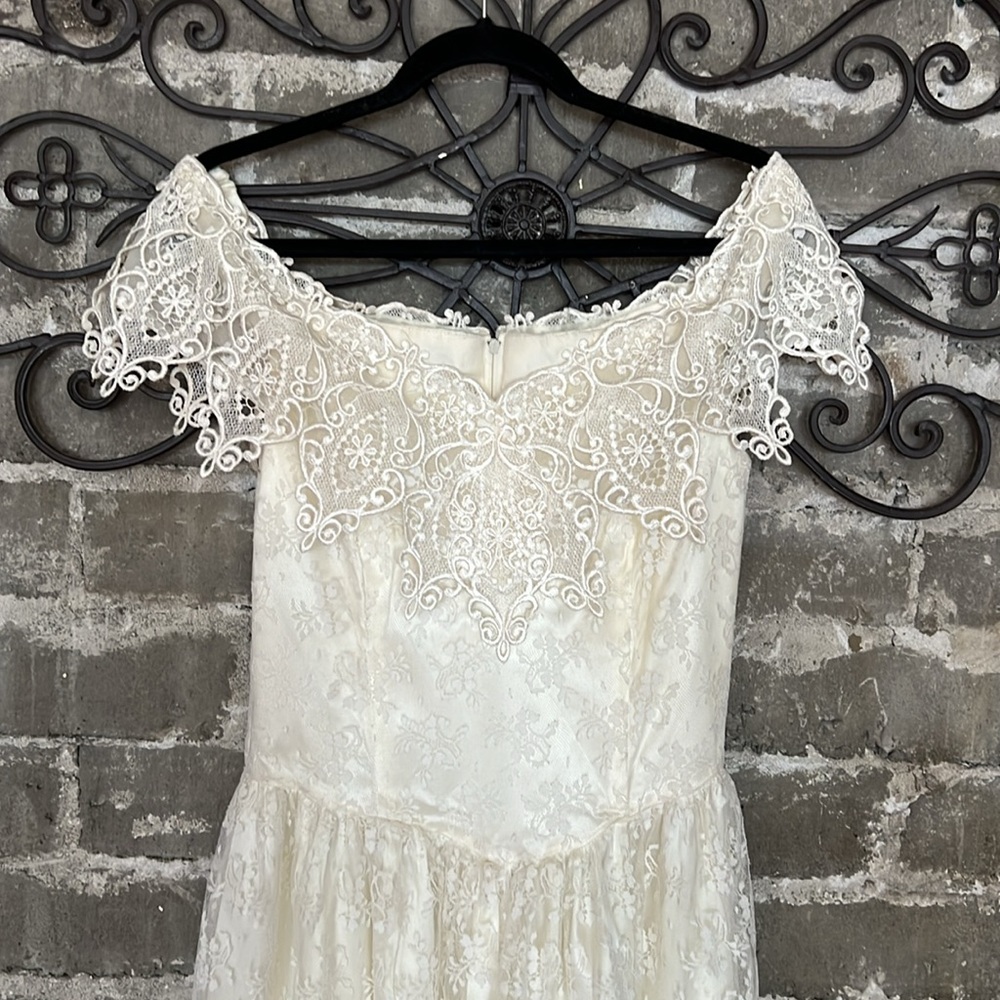 Vintage Jessica McClintock Off the Shoulder Ivory Lace Maxi Wedding Dress Size 8
